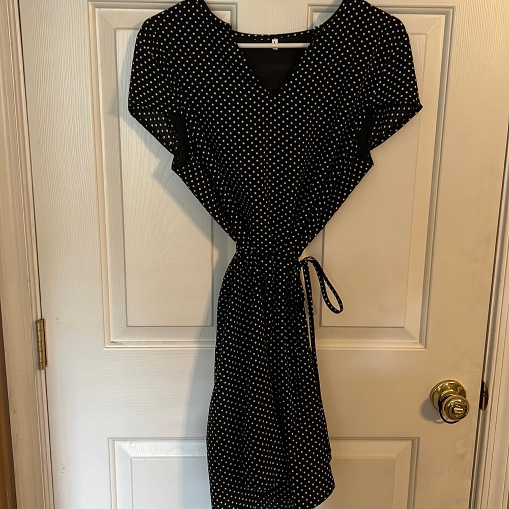 SHEIN WMNS L Black/white dot dress, never worn , no stretch dress
